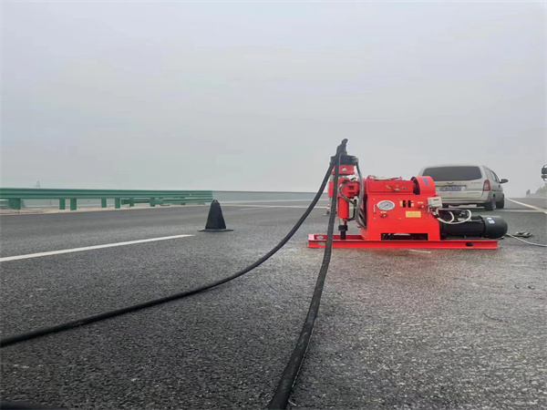 库尔勒马路路基路面开裂下沉注浆加固灌浆